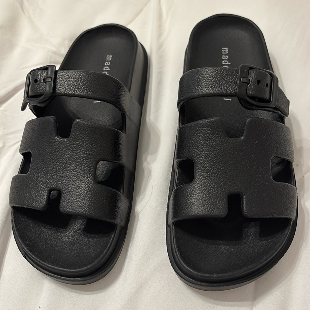 Madden Girl Darling Eva Slide Black Beach Sandal - Size 5 - New w/box